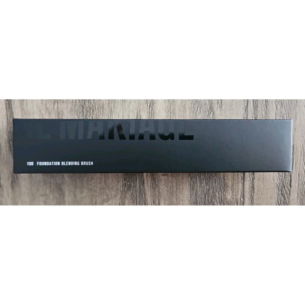 IL MAKIAGE - Foundation Blending Brush #100, Black | New With Box